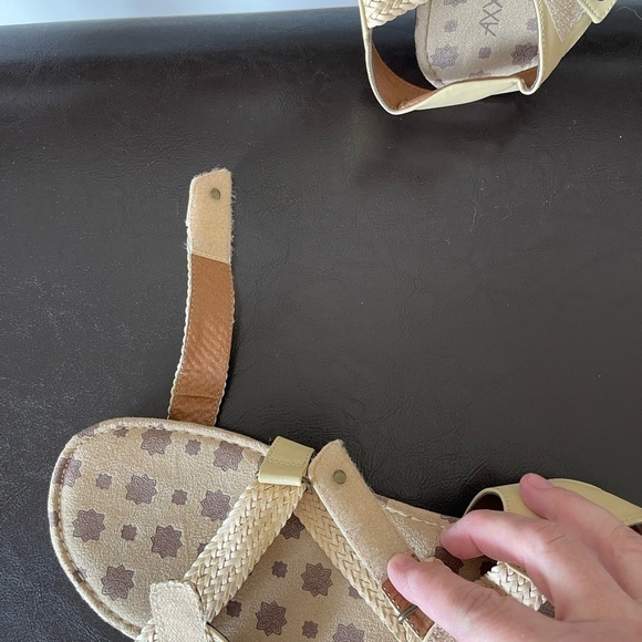 Axxiom adjustable sandals in a size 9 - Picture 13 of 17